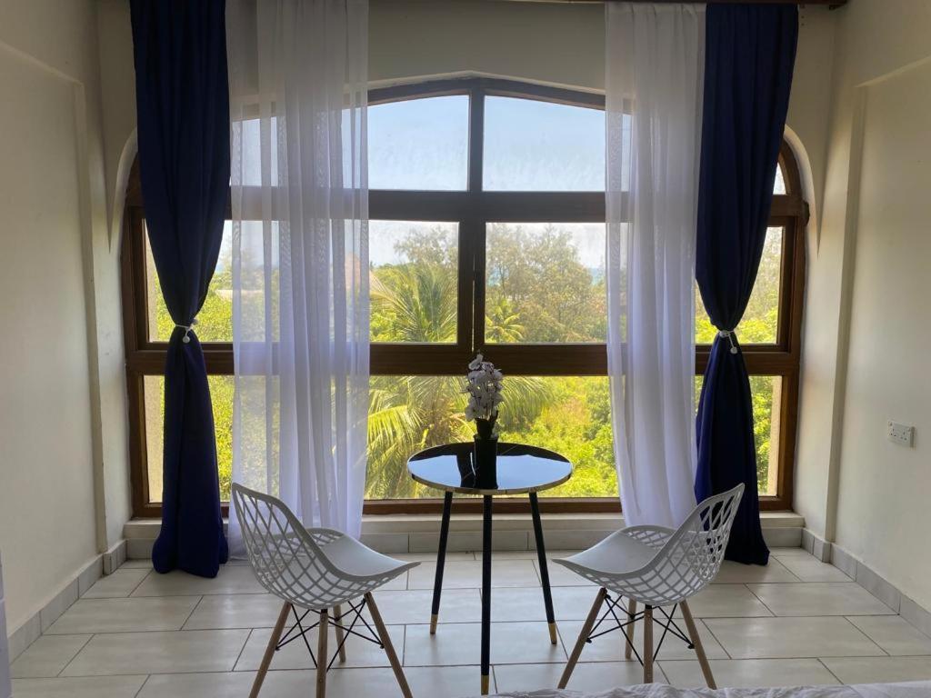 Beachfront Bliss Villa Diani Beach Ngoại thất bức ảnh